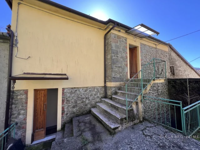 Casa in pietra nel borgo