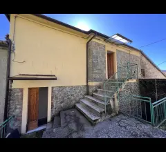 Casa in pietra nel borgo