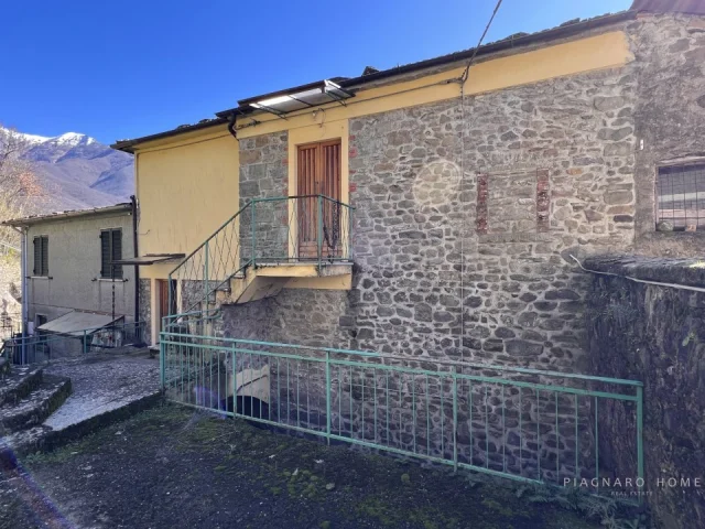 Appartamenti in Vendita - Casa in pietra nel borgo