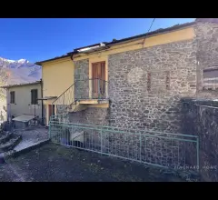 Appartamenti in Vendita - Casa in pietra nel borgo