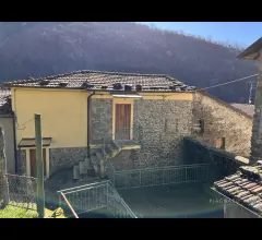 Appartamenti in Vendita - Casa in pietra nel borgo