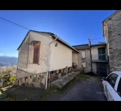 Appartamenti in Vendita - Rustico con terrazza