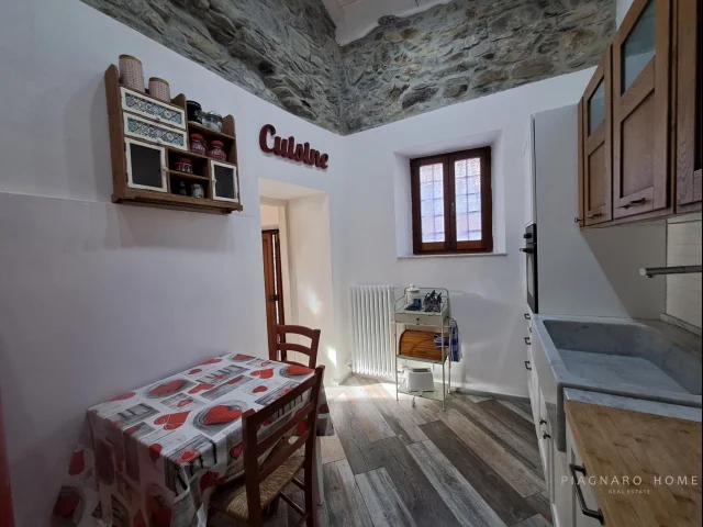 Appartamenti in Vendita - Casa in sasso