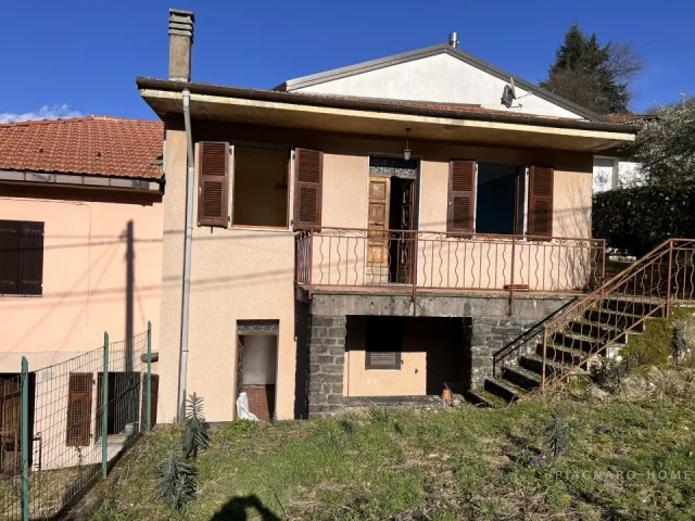Casa in pietra con terreno