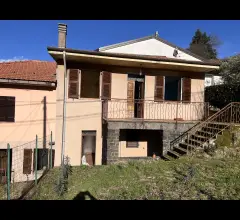 Casa in pietra con terreno