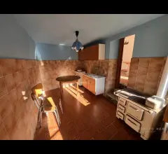 Appartamenti in Vendita - Casa in pietra con terreno