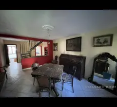 Appartamenti in Vendita - Rustico in sasso con giardino