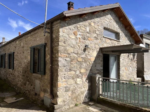 Appartamenti in Vendita - Casa in pietra