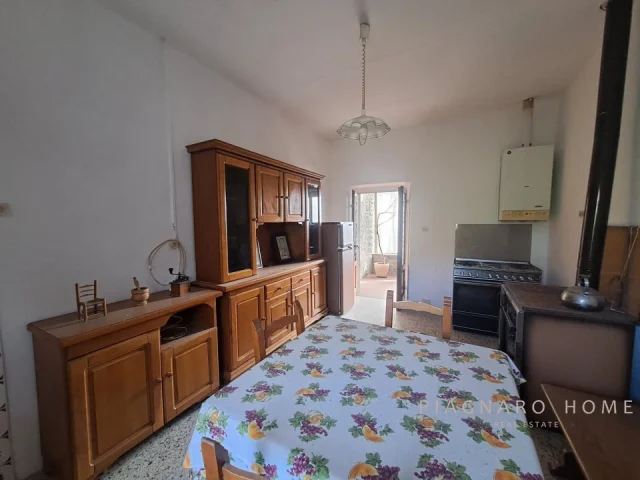 Appartamenti in Vendita - Casa semi-indipendente in pietra
