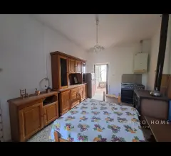 Appartamenti in Vendita - Casa semi-indipendente in pietra
