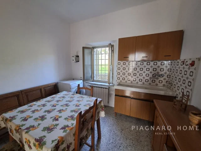 Appartamenti in Vendita - Casa semi-indipendente in pietra