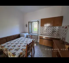 Appartamenti in Vendita - Casa semi-indipendente in pietra