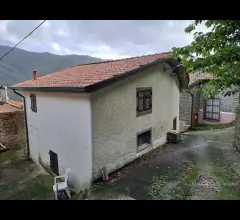 Casa indipendente con terreno