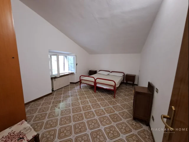 Appartamenti in Vendita - Casa indipendente con terreno
