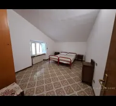 Appartamenti in Vendita - Casa indipendente con terreno