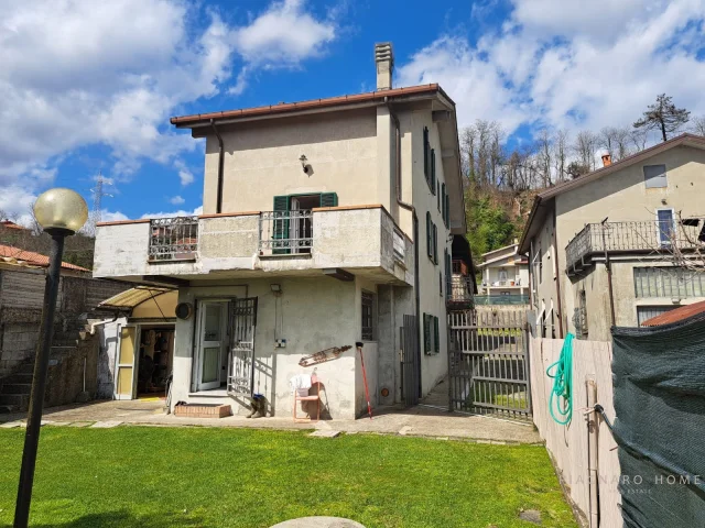 Appartamenti in Vendita - Casa indipendente