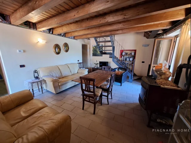 Appartamenti in Vendita - Casa in sasso