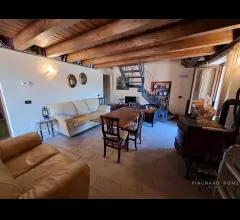 Appartamenti in Vendita - Casa in sasso