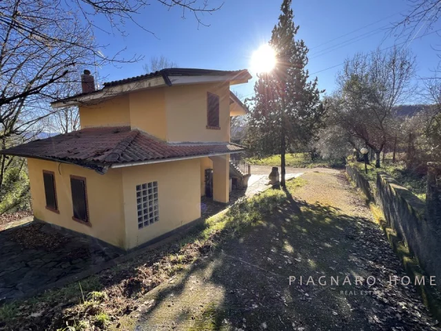 Appartamenti in Vendita - Villa con giardino