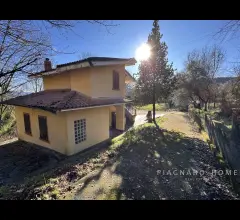 Appartamenti in Vendita - Villa con giardino