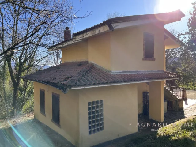 Appartamenti in Vendita - Villa con giardino