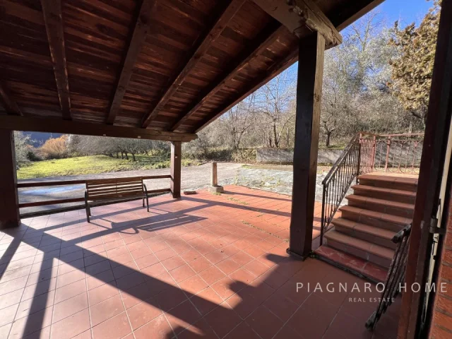 Appartamenti in Vendita - Villa con giardino