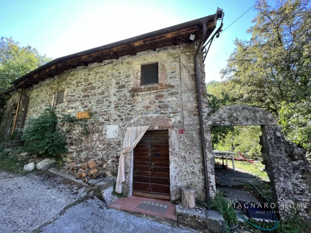 Rustico in sasso
