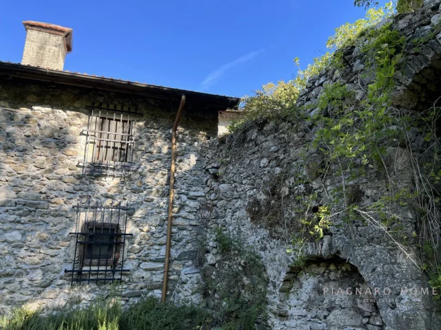 Appartamenti in Vendita - Rustico in sasso