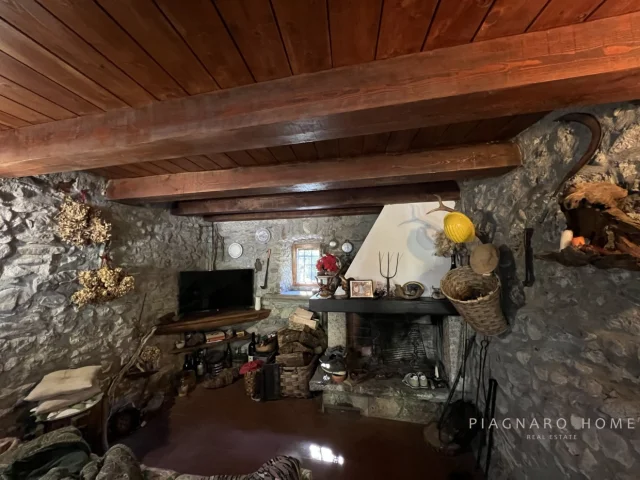 Appartamenti in Vendita - Rustico in sasso