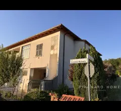 Semi indipendente con terreno