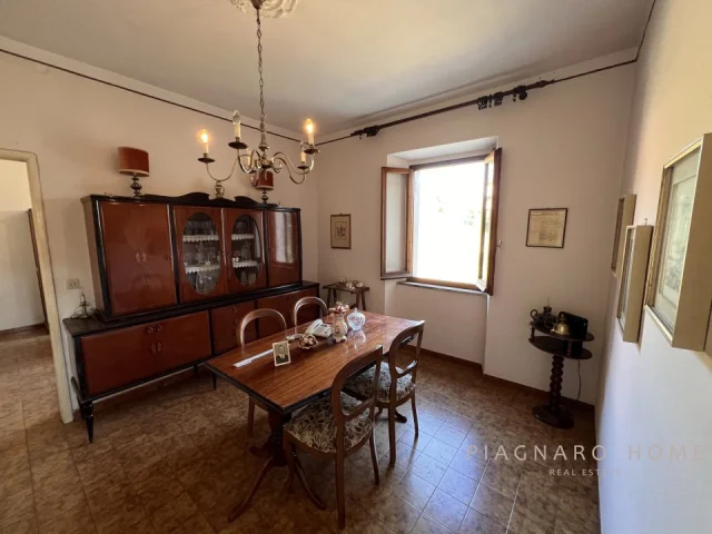 Appartamenti in Vendita - Semi indipendente con terreno