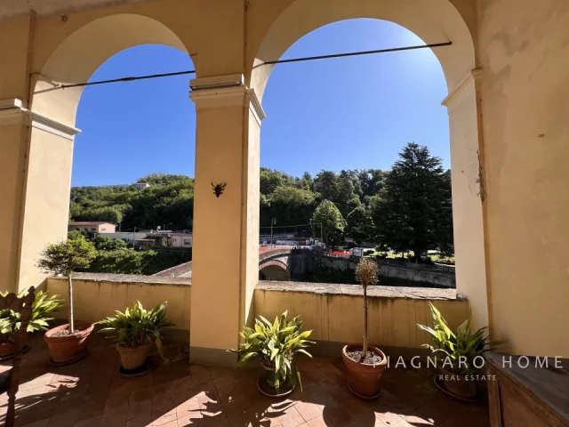 Appartamenti in Vendita - Appartamento nobile con terrazza sul fiume