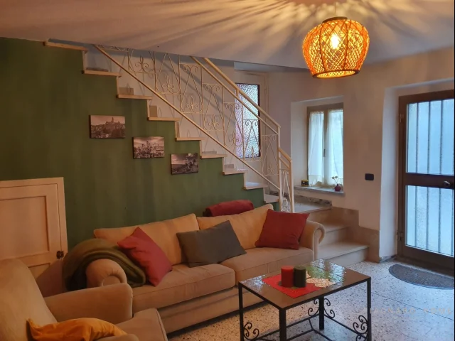 Appartamenti in Vendita - Casa in sasso ristrutturata