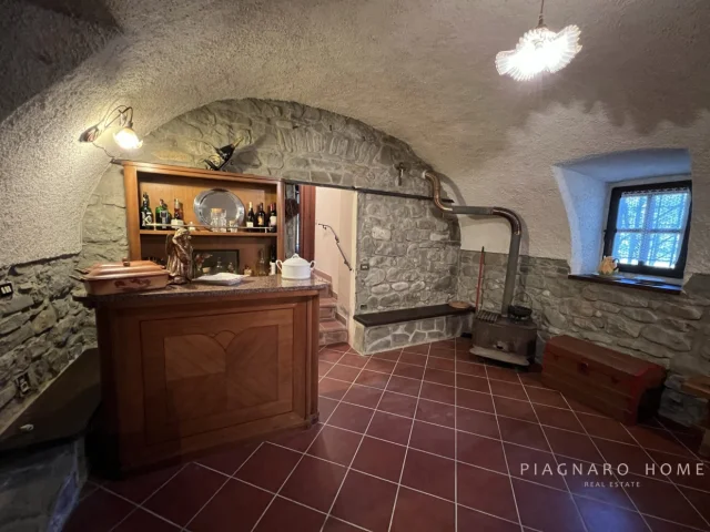 Appartamenti in Vendita - Casale con terreno