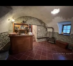 Appartamenti in Vendita - Casale con terreno