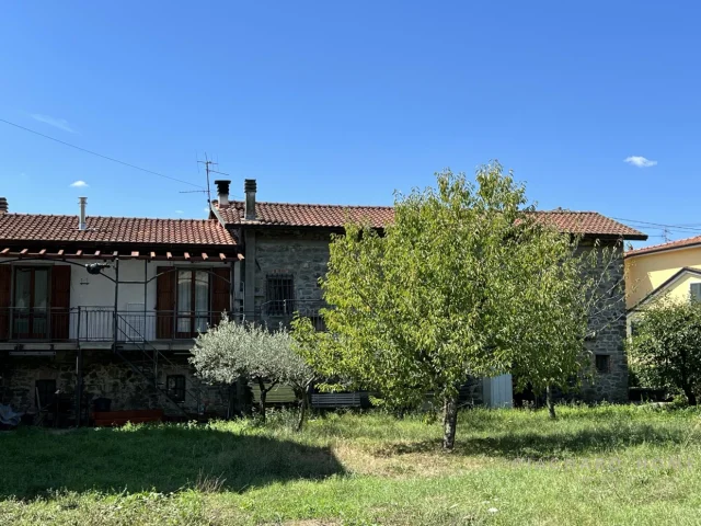 Appartamenti in Vendita - Casale con terreno