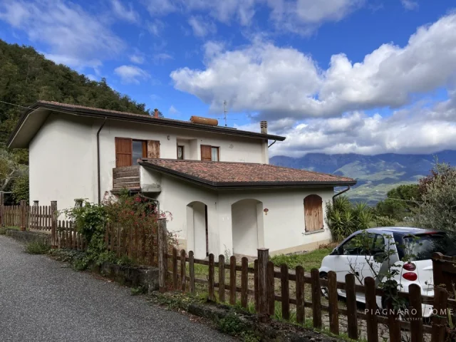 Villa con giardino e vista panoramica