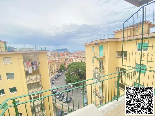 Appartamenti in Vendita - Vendita appartamento ,nuda proprietà, con posto auto via salvatore ferrara (zona bagnoli )