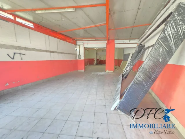 Locale di 60mq con ampio spazio esterno
