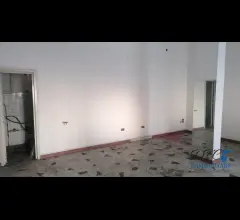 Appartamenti in Vendita - Locale commerciale con doppio ingresso di circa 50mq