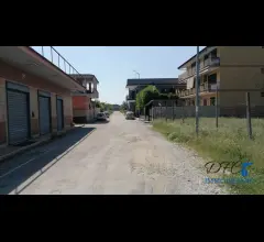 Appartamenti in Vendita - Terreno fronte strada con recinzione in muratura