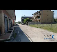 Appartamenti in Vendita - Terreno fronte strada con recinzione in muratura