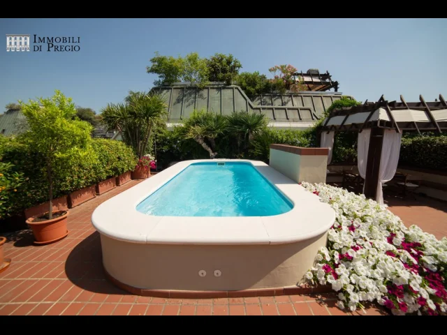 Appartamenti in Vendita - Superattico di 350 mq + terrazzo di 380 mq con piscina