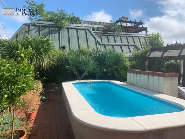 Appartamenti in Vendita - Superattico di 350 mq + terrazzo di 380 mq con piscina