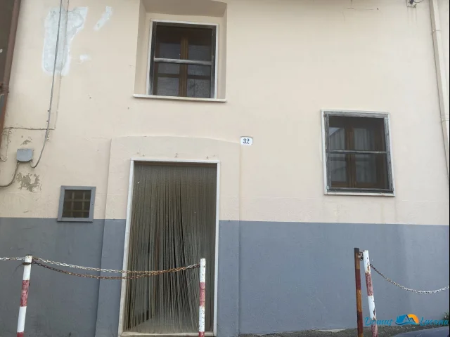Locale deposito con soppalco