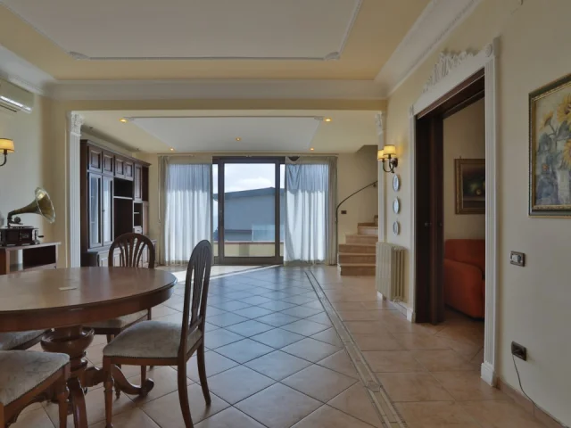 Stradale bellolampo - villa indipendente 2 livelli.