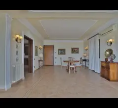 Appartamenti in Vendita - Stradale bellolampo - villa indipendente 2 livelli.