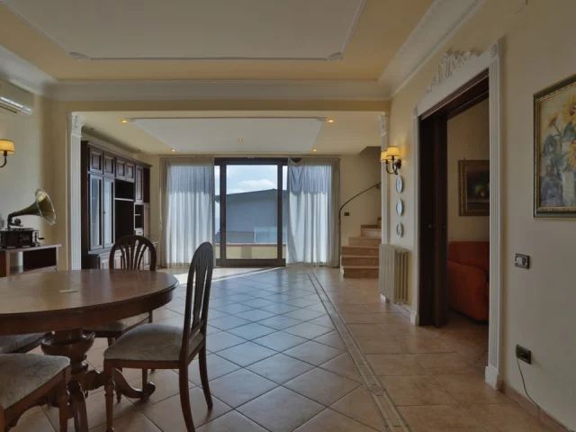 Appartamenti in Vendita - Stradale bellolampo - villa indipendente 2 livelli.