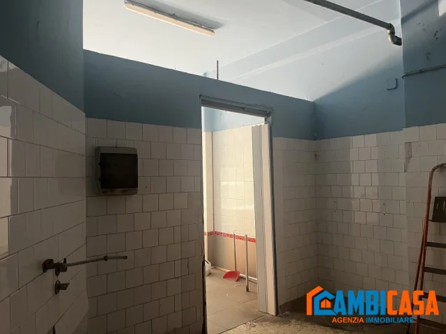 Appartamenti in Vendita - Via filippo di giovanni - negozio di 30 mq.