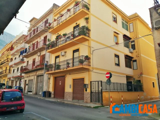 Appartamenti in Vendita - Capaci - via del risorgimento - ampio 5 vani